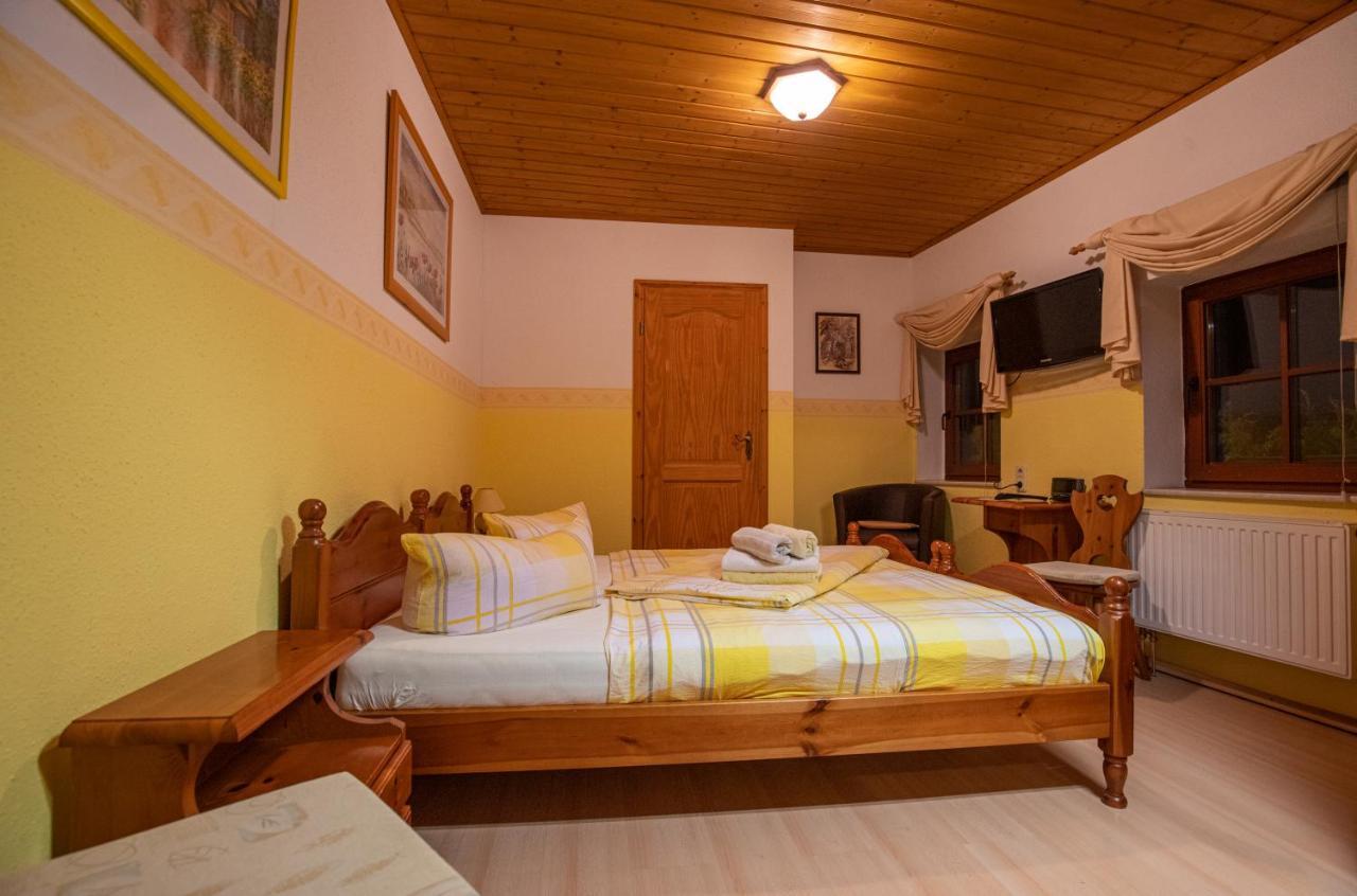 Pension Und Gaststaette Zur Knappenschaenke Thermalbad Wiesenbad Exterior foto