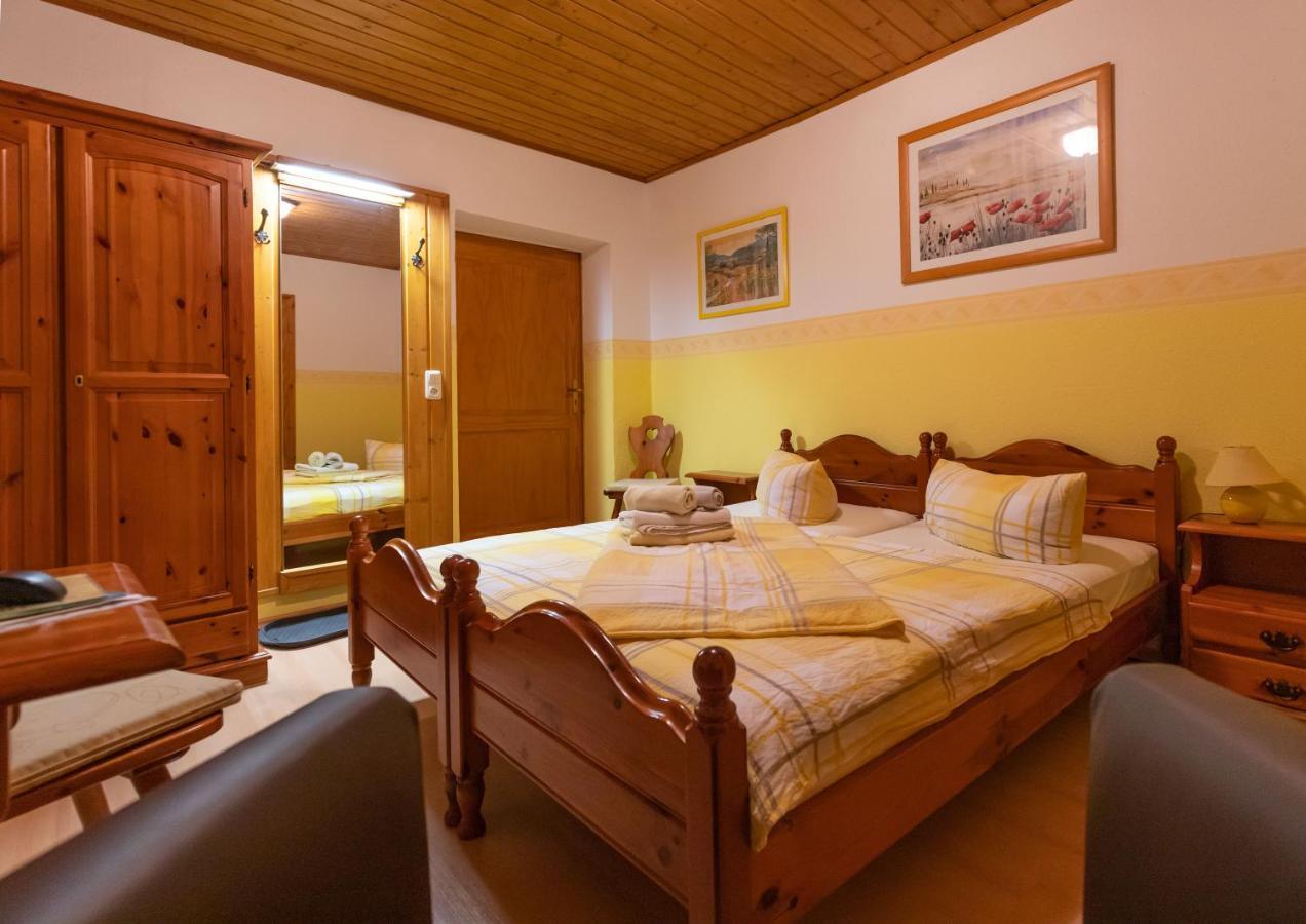 Pension Und Gaststaette Zur Knappenschaenke Thermalbad Wiesenbad Exterior foto