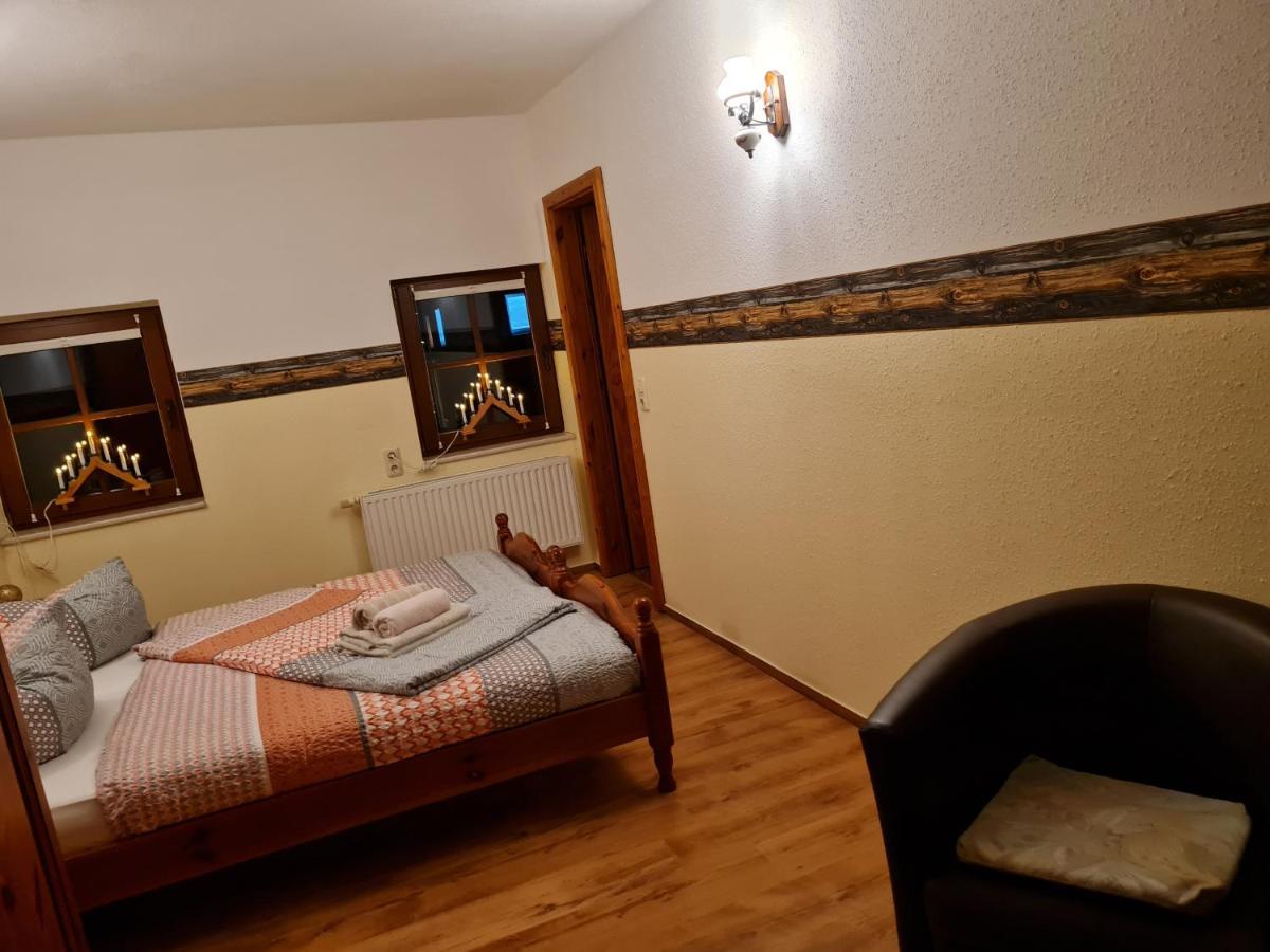 Pension Und Gaststaette Zur Knappenschaenke Thermalbad Wiesenbad Exterior foto